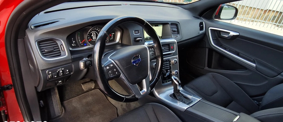 Volvo V60 cena 44700 przebieg: 221000, rok produkcji 2014 z Pionki małe 562